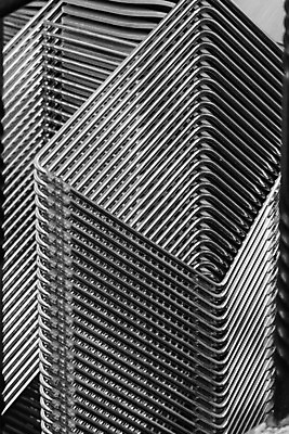 포토 JPG 해외이미지 모양 의자 추상 흑백 사람없음 빛 반사 금속 검은색 힘 장비 은색 오브젝트 질감 상업 무거움 얇은 규칙적 해외202004 해외포토 컬러 가구 컨셉 무늬 재질 촬영기법 무게 파일형식 이미지허브