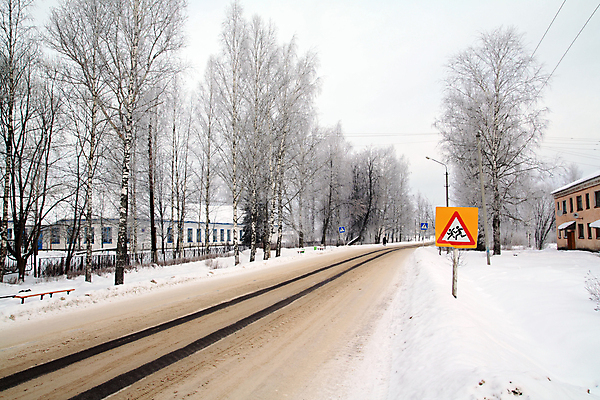 포토 JPG 해외이미지 나무 계절 공원 도로 어린이 여행 겨울 학교 자연 휴가 풍경 사람없음 야외 목재 파란색 얼음 검은색 침묵 산책 추위 흰색 시골 소나무 고독 숲 12월 가루 북극 사인 러시아 장면 지역 멀리 눈보라 벌거벗은 시베리아 자취 해외202004 해외포토 자연요소 식물 공공시설 교육 감정 유럽 길 컬러 재료 교통시설 휴식 사람 소리 눈 날짜 극지방 생태계 파일형식 이미지허브