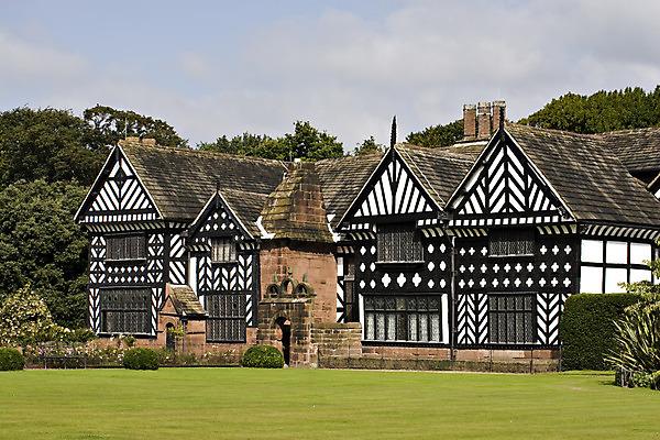 포토 JPG 해외이미지 교실 휴가 주택 사람없음 건물 목재 여행객 탑 검은색 흰색 성 재산 신분 방문 땅바닥 해외202004 해외포토 나무 건축물 교육 컬러 재료 학교 바닥 사람 금융 파일형식 이미지허브