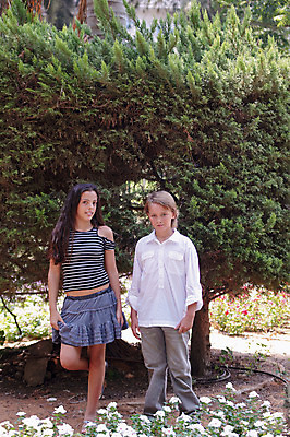 포토 JPG 해외이미지 나무 라이프스타일 커플 남자 행복 감정 얼굴 2 관계 휴식 함께함 발렌타인데이 사랑 웃음 소년 야외 두명 빨간색 기쁨 청바지 나무껍질 해외202004 해외포토 식물 어린이 컬러 컨셉 바지 데이이벤트 표정 사람 생활 신체부위 껍질 파일형식 이미지허브