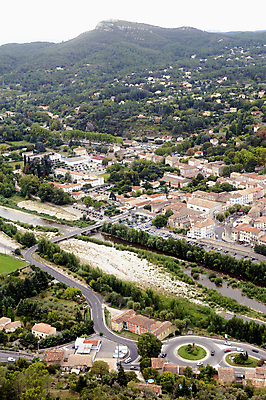 포토 JPG 해외이미지 전통 외관 유럽 여행 건축양식 자연 휴가 산 거리 주택 안테나 풍경 사람없음 야외 건물 초록색 물 강 마을 프랑스 흰색 시골 도시 언덕 머리위 타운 프랑스어 옛날 해외202004 해외포토 자연요소 문자 건축물 건축 나라 컬러 통신 생태계 파일형식 이미지허브