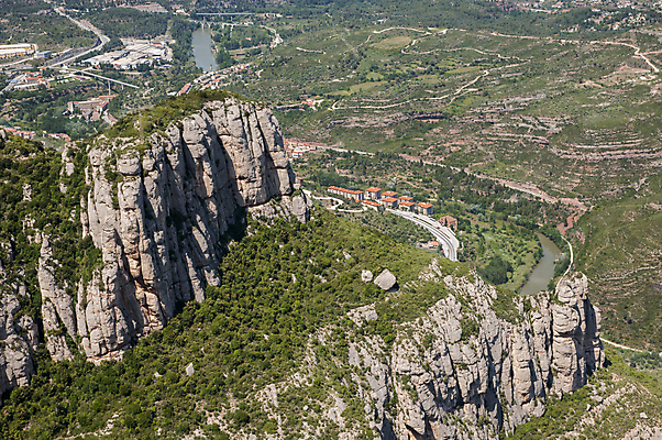 포토 JPG 해외이미지 유럽 자연 하늘 산 풍경 사람없음 야외 초록색 파란색 여행객 바위 시골 스페인 지중해 언덕 장면 암초 바르셀로나 절정 해외202004 해외포토 나라 바다 컬러 사람 돌_바위 생태계 파일형식 이미지허브