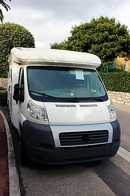 포토 JPG 해외이미지 나무 라이프스타일 유럽 도로 여행 가족 교통시설 모션 자동차 모바일 휴가 거리 사람없음 야외 캠핑 자유 프랑스 흰색 바퀴 큼 주차 승합차 짐차 리빙 모터 방법 카라반 안락 해외202004 해외포토 식물 나라 길 육상교통 컬러 교통 컨셉 관계 승용차 레저 생활 크기 시설 캠핑카 파일형식 이미지허브