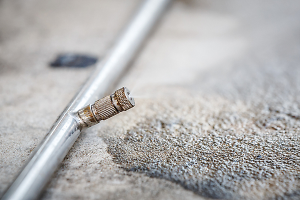 포토 JPG 해외이미지 사람없음 야외 물 머리 금속 정원 젖음 공구 닫기 은색 철 오브젝트 물주기 싱글 분무기 시스템 스프링쿨러 자동 콘크리트 해외202004 해외포토 자연요소 컬러 모션 재질 신체부위 도구 파일형식 이미지허브