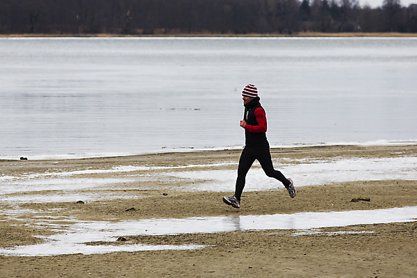 포토 JPG 해외이미지 백인 라이프스타일 웰빙 응시 남자 스포츠 바다 겨울 청소년 자연 건강 덴마크 한명 사람 성인 야외 빨간색 물 운동복 달리기 조깅 운동 활발 추위 결심 남자한명만 성인만 그루밍족 해외202004 해외포토 자연요소 서양인 1 시선 옷 계절 컬러 컨셉 모션 북유럽 생활 뷰티 생태계 남자만 파일형식 이미지허브