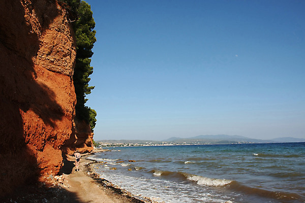 포토 JPG 해외이미지 바다 여행 자연 하늘 휴가 한명 풍경 야외 빨간색 여름 파란색 걷기 절벽 그리스 부식 해외202004 해외포토 1 계절 유럽 컬러 모션 사람 생태계 파일형식 이미지허브