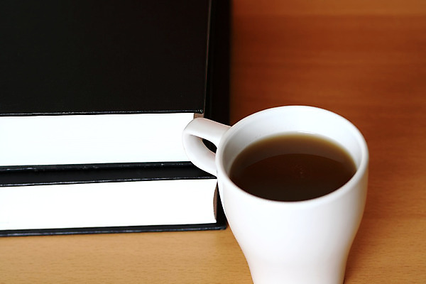 포토 JPG 해외이미지 커피 음료 음식 비즈니스 아침 사람없음 책 컵 스터디 식사 시험 퀴즈 아침식사 읽기 속도 라떼 해외202004 해외포토 주간 식기 교육 모션 학습 파일형식 이미지허브