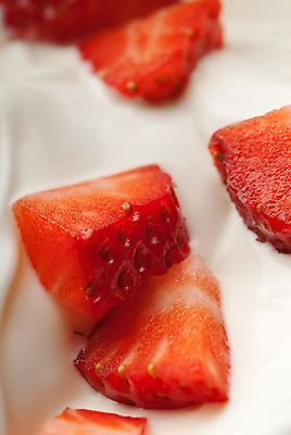 포토 JPG 해외이미지 딸기 근접촬영 사람없음 아웃포커스 달콤 슬라이스 토핑 요거트 해외202004 해외포토 뷰포인트 과일 유제품 촬영기법 맛 파일형식 이미지허브