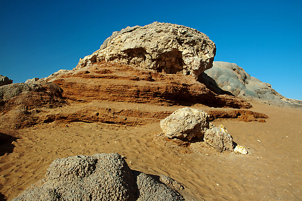 포토 JPG 해외이미지 모래 여행 아프리카 자연 하늘 바람 건조 이집트 풍경 사람없음 야외 파란색 모래사장 태양 사막 흰색 땅 부식 분필 사하라 내추럴 해외202004 해외포토 자연요소 나라 바다 컬러 날씨 초크 생태계 파일형식 이미지허브