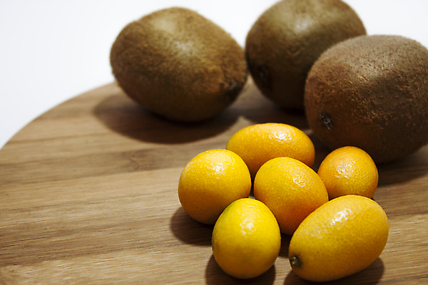 포토 JPG 해외이미지 음식 조각 다이어트 오렌지 과일 재료 귤 건강 키위 사람없음 목재 초록색 농작물 노란색 주스 흰색 신선 그룹 횡단보도 달콤 맛 라임 고립 목판 채식주의자 해외202004 해외포토 나무 음료 컬러 컨셉 농업 보행로 채식 파일형식 이미지허브