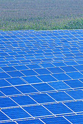 포토 JPG 해외이미지 주간 풍경 사람없음 야외 태양에너지 일렬 체코 집열판 보헤미아 해외202004 해외포토 자연요소 유럽 그린에너지 파일형식 이미지허브