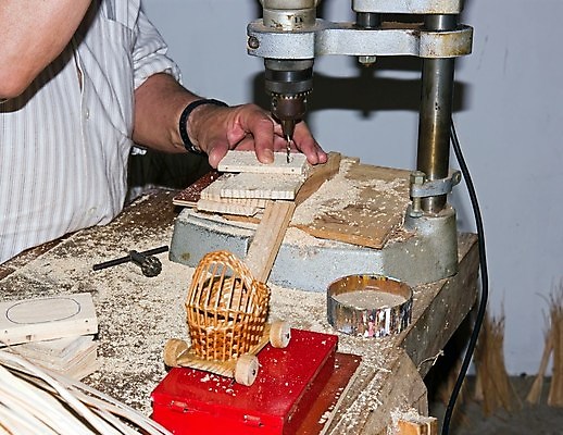 포토 JPG 해외이미지 사람없음 목재 여행객 와인 기계 공구 제조 공예 무역 핸드메이드 해외202004 해외포토 나무 산업 재료 주류 사람 취미 도구 파일형식 이미지허브