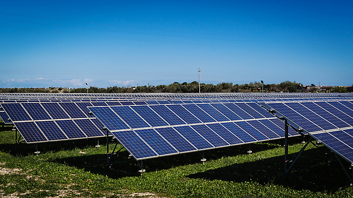 포토 JPG 해외이미지 주간 하늘 풍경 사람없음 야외 맑음 태양에너지 집열판 해외202004 해외포토 자연요소 날씨 그린에너지 파일형식 이미지허브