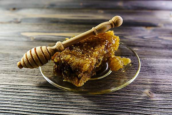 포토 JPG 해외이미지 꽃 음식 백그라운드 재료 자연 유리 디저트 건강 사람없음 목재 약 노란색 주방 숟가락 흐름 흰색 신선 항아리 투명 액체 막대기 사발 황금 붓기 달콤 맛 떨어짐 아침식사 냄비 상품 설탕 먹기 오브젝트 국자 유기농 시럽 꿀 벌집 내추럴 고립 밀랍 어려움 해외202004 해외포토 나무 식물 웰빙 컬러 컨셉 의학 모션 재질 주방용품 수저 식사 도자기 사기그릇 솥 생태계 파일형식 이미지허브