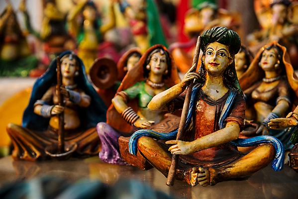 포토 JPG 해외이미지 전통 디자인 드레스 옷 아시아 문화 음악 인형 놀이 앉기 사람없음 장식 빨간색 컬러풀 장난감 갈색 세일 활발 기구 시장 작음 인도인 오브젝트 점토 수공예 공평 꼭두각시 매각 뮤지컬 솜씨 줄서기 해외202004 해외포토 외국인 나라 컬러 컨셉 모션 문화예술 동양인 크기 공예 파일형식 이미지허브