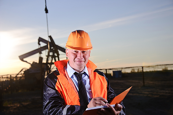 포토 JPG 해외이미지 백인 직업 남자 실루엣 산업 오렌지 비즈니스 노동자 한명 미소 안전 야외 파란색 공책 힘 일몰 장비 도움 엔지니어 석유 헬멧 발굴 경영자 문서 러시아 화석 연료 가스 감독관 단상 세대 펌프 유지 시베리아 제어 조작 해외202004 해외포토 서양인 1 유럽 컬러 컨셉 과일 문구용품 촬영기법 표정 사람 노을 기술자 보호장비 리더 파일형식 이미지허브