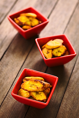 포토 JPG 해외이미지 접시 음식 조각 채소 과일 바나나 요리 사람없음 옆모습 세로 튀김 사발 슬라이스 숙성 해외202004 해외포토 식기 뷰포인트 사기그릇 파일형식 이미지허브