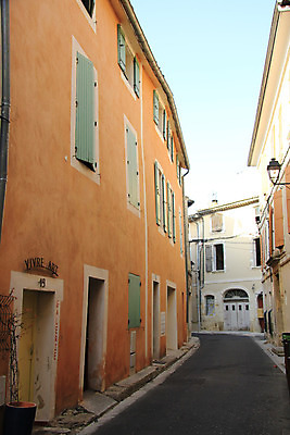 포토 JPG 해외이미지 외관 문화 벽 건축양식 창문 거리 주택 사람없음 초록색 파란색 갈색 노란색 문 마을 프랑스 흰색 도시 지중해 남쪽 셔터 프랑스어 옛날 프로방스 해외202004 해외포토 문자 건축 유럽 바다 컬러 건물 방향 파일형식 이미지허브