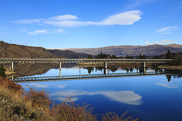 포토 JPG 해외이미지 구름 도로 호수 섬 십자가 교통시설 자연 하늘 새로움 산 풍경 사람없음 초록색 물 강 반사 환경 계곡 거울 가을 고속도로 숲 언덕 뉴질랜드 암초 남쪽 생태학 웅장함 터키석 해외202004 해외포토 자연요소 계절 교육 길 컬러 교통 컨셉 오세아니아 보석 방향 시설 생태계 파일형식 이미지허브