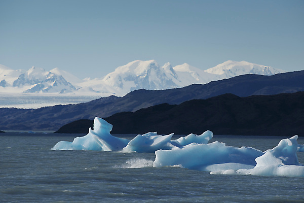 포토 JPG 해외이미지 공원 호수 여행 자연 산 파노라마 국립공원 풍경 사람없음 야외 물 파란색 얼음 추위 세계문화유산 남아메리카 빙하 빙산 아르헨티나 터키석 해외202004 해외포토 자연요소 공공시설 컬러 촬영기법 아메리카 문화재 보석 생태계 파일형식 이미지허브