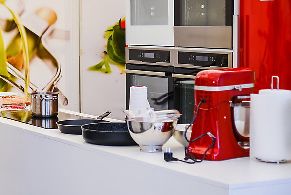 포토 JPG 해외이미지 디자인 음식 백그라운드 과일 건축양식 가정 주택 실내 요리 사람 사람없음 내부 건물 반사 금속 주방 요리사 식사 앞치마 기계 장비 금지 흰색 기구 칼 정상 난로 계산대 캐비닛 묘사 오브젝트 싱크대 수도꼭지 준비 섞기 철강 프로세서 부족함 해외202004 해외포토 직업 건축물 건축 컬러 컨셉 재질 난방기 사물함 개수대 파일형식 이미지허브