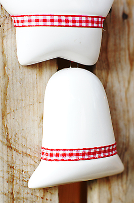 포토 JPG 해외이미지 전통문화 크리스마스장식 크리스마스 목걸이 공 휴가 실내 사람없음 장식 카트 종 시골 축하 핸드메이드 해외202004 해외포토 전통 기념일 문화 컨셉 장신구 내부 파일형식 이미지허브