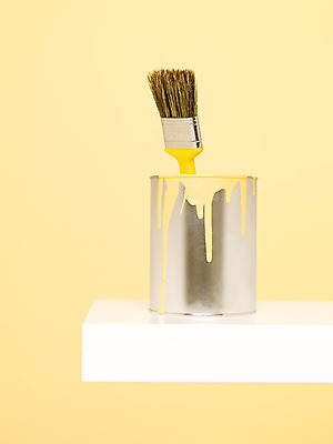 포토 JPG 해외이미지 벽 선반 미술 사람없음 장식 인테리어 노란색 페인트 장비 흰색 오픈 붓기 오브젝트 페인트붓 흘림 카피스페이스 해외202004 해외포토 디자인 컬러 가구 모션 문화예술 공백 붓 파일형식 이미지허브