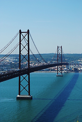 포토 JPG 해외이미지 유럽 여행 십자가 오렌지 건축양식 통신 교통시설 자동차 하늘 풍경 사람없음 야외 건물 빨간색 물 파란색 강 도시풍경 금속 운전 도시 보트 역사 황금 정상 4월 포르투갈 철 대문 넘어짐 리스본 철강 해외202004 해외포토 자연요소 건축물 건축 나라 육상교통 컬러 교통 배_교통 과일 모션 재질 문 날짜 시설 파일형식 이미지허브