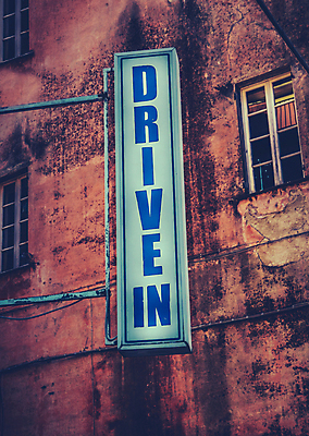 포토 JPG 해외이미지 디자인 문화 여행 건축양식 자동차 하늘 날씨 거리 광고판 사람없음 초록색 파란색 빛 금속 미국 운전 수확 도시 영화관 극장 버리기 필름 영화 사인 복고 쇼 팝콘 장면 구식 그런지 옛날 필터 스타일 효과 해외202004 해외포토 건축 육상교통 컬러 북아메리카 농업 모션 재질 문화예술 알림판 판 파일형식 이미지허브