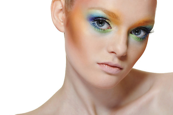 포토 JPG 해외이미지 모델 응시 여자 얼굴 한명 사람 성인 컬러풀 유행 화장품 화려 우아함 매끈함 속눈썹 피부 입술 턱 고립 섬광 해외202004 해외포토 1 시선 컬러 컨셉 신체부위 뷰티 감각 눈썹 파일형식 이미지허브