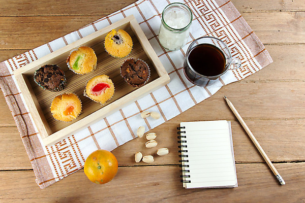 포토 JPG 해외이미지 음식 밭 디저트 사람없음 장식 케이크 초콜릿 선택 달콤 컵케이크 굽기 먹기 뿌리기 모음 버터 갸우뚱 스펀지 해로움 많음 프로스팅 해외202004 해외포토 컨셉 농업 모션 맛 구이 제빵 파일형식 이미지허브