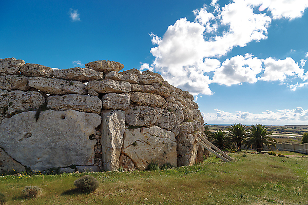 포토 JPG 해외이미지 구름 유럽 건축양식 자연 돌담 사람없음 여름 햇빛 환경 맑음 봄 바위 사찰 역사 재산 선사시대 고고학 몰타섬 옛날 파멸 해외202004 해외포토 자연요소 계절 교육 건축 나라 섬 컨셉 종교건축 날씨 금융 담장 태양 돌_바위 생태계 몰타 파일형식 소멸 이미지허브