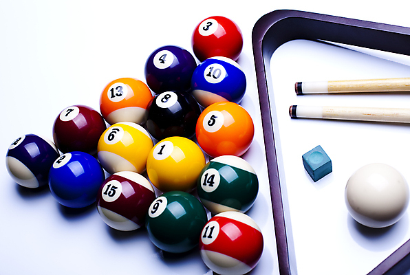 포토 JPG 해외이미지 실내 사람없음 당구 포켓볼 흰배경 초크 당구공 당구용품 당구채 해외202004 해외포토 스포츠용품 백그라운드 공 내부 구기 흰색 파일형식 이미지허브