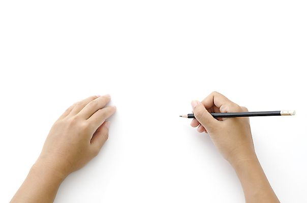 포토 JPG 해외이미지 손 실내 들기 신체부위 연필 기록 잡기 해외202004 해외포토 모션 학용품 사람 내부 필기구 파일형식 이미지허브