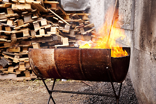 포토 JPG 해외이미지 음식 육류 요리 사람없음 와인 저녁식사 치킨 튀김 꼬치 그릴 바비큐 굽기 먹기 수유 영양분 해외202004 해외포토 식재료 모션 주방용품 주류 식사 구이 닭고기요리 파일형식 이미지허브