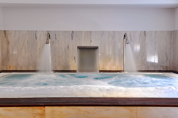 포토 JPG 해외이미지 호텔 휴가 휴식 수영장 실내 건강 사람없음 내부 치료 물 파란색 수영 스파 침묵 젖음 뜨거움 개울 고급 우아함 상쾌 온도 현재 해외202004 해외포토 자연요소 감정 컬러 컨셉 의학 숙소 강 소리 수상스포츠 파일형식 이미지허브