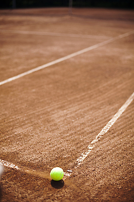 포토 JPG 해외이미지 주간 사람없음 야외 여름 테니스 테니스장 테니스공 해외202004 해외포토 자연요소 계절 공 스포츠시설 구기 테니스용품 파일형식 이미지허브