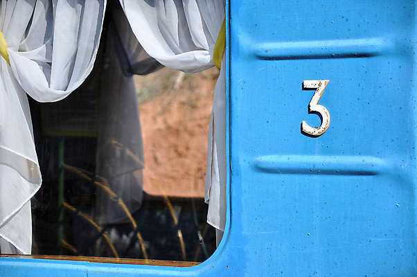 포토 JPG 해외이미지 행복 도로 어린이 여행 교통시설 모션 휴식 소년 사람없음 여름 기차 역 출퇴근 승객 루트 해외202004 해외포토 계절 남자 감정 길 육상교통 교통 컨셉 비즈니스 대중교통 사람 시설 파일형식 이미지허브