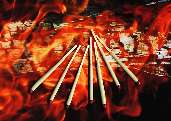 포토 JPG 해외이미지 컨셉 오렌지 불 추상 아이디어 경기 사람없음 목재 빨간색 파란색 빛 검은색 어둠 뜨거움 닫기 야간 위험 고립 점화 화상 해외202004 해외포토 자연요소 나무 스포츠 컬러 무늬 과일 재료 모션 상처 파일형식 이미지허브