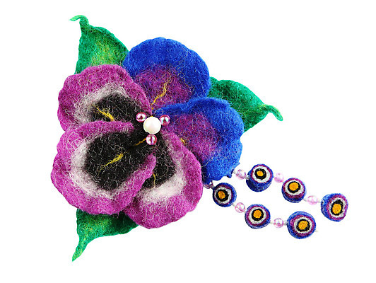 포토 JPG 해외이미지 꽃 산업 사람없음 초록색 파란색 노란색 검은색 제조 제비꽃 수공예 브로치 양모 비올라 펠트 핸드메이드 해외202004 해외포토 식물 컬러 장신구 직물 공예 파일형식 천_직물 찰현악기 이미지허브