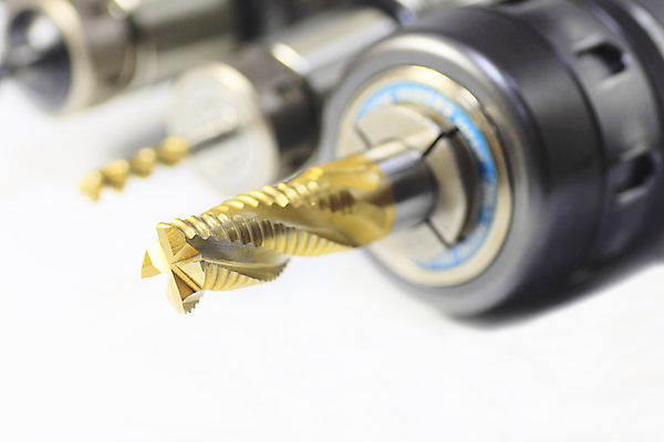 포토 JPG 해외이미지 사람없음 금속 과학기술 공구 엔지니어 닫기 떨어짐 자르기 철 속도 송곳 철강 해외202004 해외포토 컨셉 모션 재질 기술 도구 기술자 파일형식 이미지허브