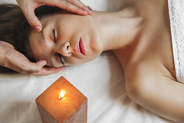 포토 JPG 해외이미지 백인 1 손 웰빙 여자 신체 자연 휴식 건강 한명 야외 치료 가로 쌓기 상점 스파 화목 기쁨 매트 흰색 신선 마사지 피부 피부관리 휴양지 아로마 목 테라피 내추럴 거짓말 돌봄 압력 치료사 해외202004 해외포토 서양인 직업 감정 컬러 컨셉 의학 모션 사람 신체부위 뷰티 장소 생태계 파일형식 이미지허브