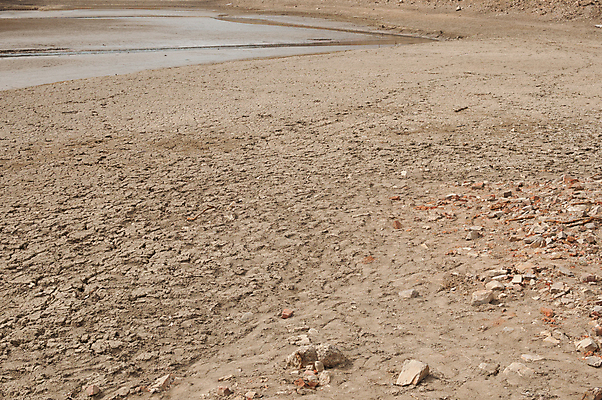 포토 JPG 해외이미지 지구 호수 모래 자연 날씨 바닥 건조 풍경 사람없음 야외 물 여름 강 글로벌 갈색 환경 손상 사막 죽음 뜨거움 황무지 균열 플랫 바느질 땅 질감 먼지 장면 지역 진흙 가뭄 내추럴 땅바닥 썩음 재앙 지질학 해외202004 해외포토 자연요소 계절 교육 컬러 컨셉 모션 생태계 파일형식 이미지허브