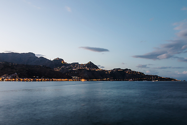 포토 JPG 해외이미지 구름 유럽 파도 바다 여행 오렌지 건축양식 자연 조류 하늘 아침 휴가 산 풍경 사람없음 야외 물 여름 파란색 컬러풀 햇빛 일출 침묵 황혼 일몰 활발 도시 만 저녁 지중해 휴양지 암초 타운 내추럴 강렬 잔물결 해일 해외202004 해외포토 주간 자연요소 동물 계절 건축 나라 물결 컬러 컨셉 과일 태양 노을 소리 장소 야간 자연재해 생태계 파일형식 이미지허브