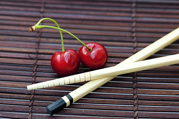 포토 JPG 해외이미지 열매 음식 줄기 백그라운드 잎 농업 과일 젓가락 자연 건강 사람없음 목재 빨간색 세로 초록색 갈색 줄무늬 활발 매트 흰색 신선 쌍 체리 달콤 자르기 먹기 대나무 오브젝트 유기농 질감 날것 흙더미 내추럴 숙성 줄서기 해외202004 해외포토 나무 식물 웰빙 산업 컬러 컨셉 무늬 재료 모션 수저 흙 맛 생태계 파일형식 더미 이미지허브