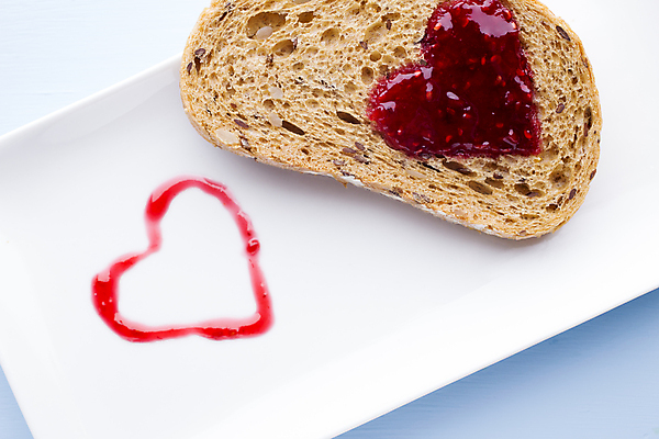 포토 JPG 해외이미지 음식 빵 조각 부분 딸기 샌드위치 사람없음 빨간색 하트 잼 자르기 오브젝트 슬라이스 젤리 버터 점심식사 해외202004 해외포토 모양 컬러 과일 모션 디저트 식사 소스_음식 파일형식 이미지허브