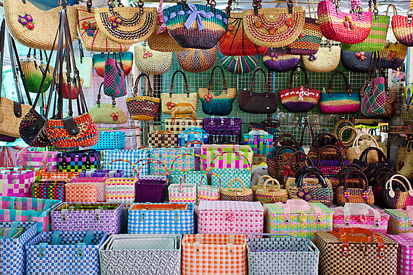 포토 JPG 해외이미지 전통 손 디자인 패턴 가방 손잡이 사람없음 목재 장식 쇼핑 갈색 노란색 유행 바구니 수확 흰색 시골 거친 시장 묘사 오브젝트 질감 복고 밀짚 짜임 내추럴 옛날 핸드메이드 스타일 해외202004 해외포토 나무 잡화 컬러 무늬 농업 재료 신체부위 짚 파일형식 이미지허브