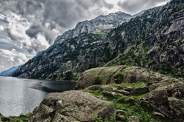 포토 JPG 해외이미지 구름 유럽 자연 하늘 산 풍경 사람없음 야외 목재 물 강 햇빛 반사 평화 환경 흐름 스페인 크리스탈 암초 해외202004 해외포토 자연요소 나무 나라 컨셉 재료 태양 광석 생태계 파일형식 이미지허브