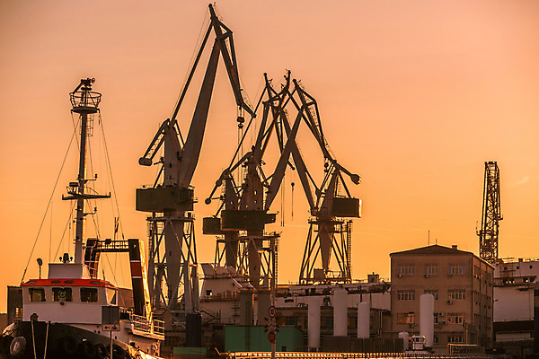 포토 JPG 해외이미지 주간 하늘 사람없음 야외 일몰 중장비 조선소 기중기 해외202004 해외포토 자연요소 산업 노을 산업장비 파일형식 이미지허브