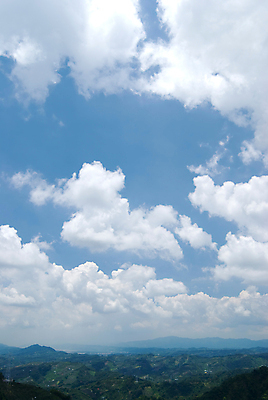 포토 JPG 해외이미지 구름 선 백그라운드 패턴 자연 하늘 날씨 산 풍경 사람없음 야외 여름 파란색 빛 햇빛 평화 우주 환경 맑음 봄 안개 흰색 분위기 수분 질감 천국 솜털 수평선 해외202004 해외포토 자연요소 계절 컬러 컨셉 무늬 태양 생태계 파일형식 이미지허브